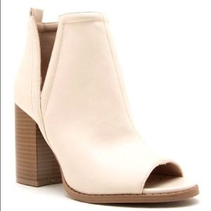 Qupid peep toe heels sz 6.5